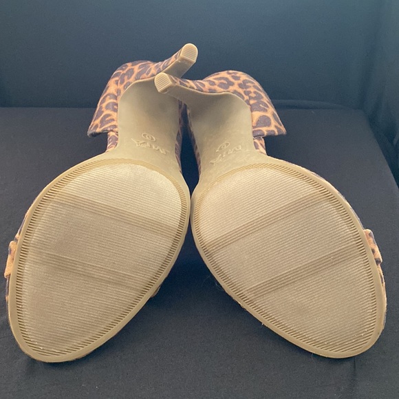 Sexy yet sophisticated Leopard print heels - Picture 4 of 9